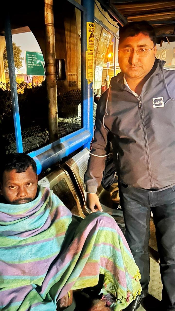Volunteers distributing meals